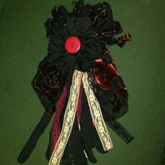 Flower accessories $10-$30 depending on size, time, and materials used! ๐ธ - Picture 3 of 9